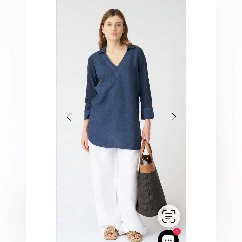 120% Lino V-Neck Long Blouse in Navy Fade. Size XS.